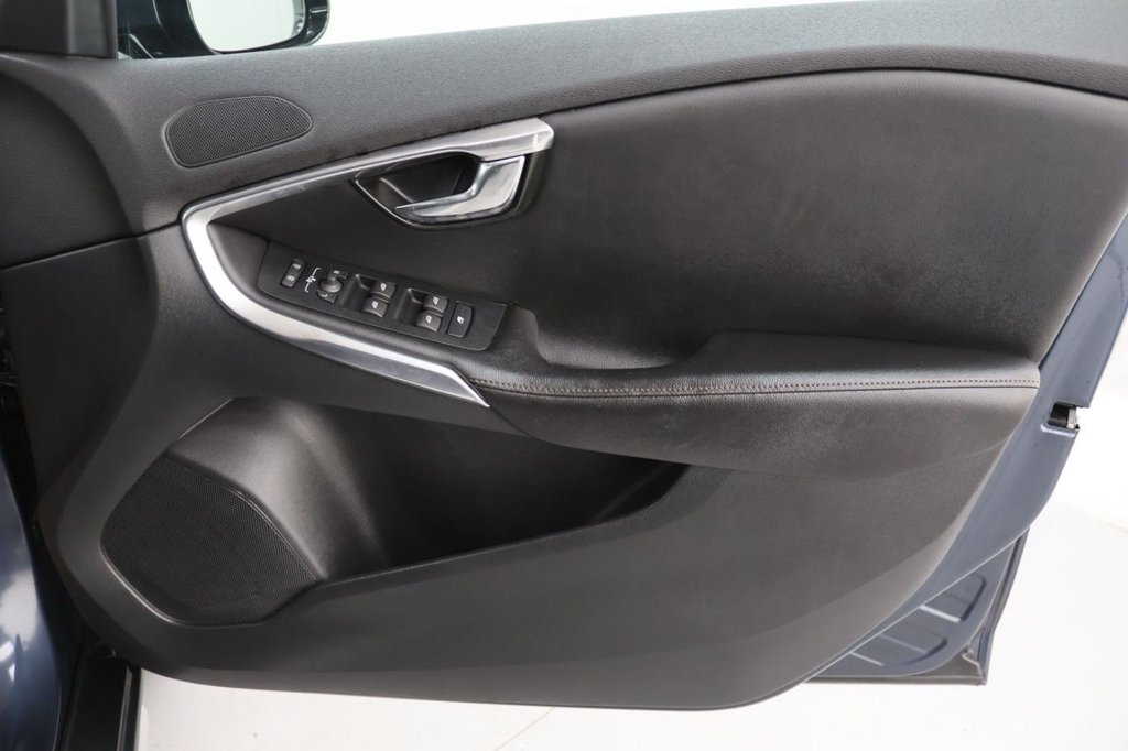 Used Volvo V40 2018 for sale - 77642452: Photo 23