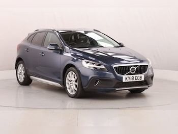 Used Volvo V40 2018 for sale - 77642452: Photo
