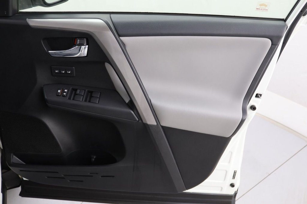 Used Toyota RAV4 2017 for sale - 77187887: Photo 27