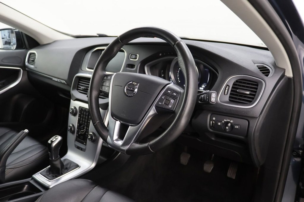 Used Volvo V40 2018 for sale - 77571888: Photo 10