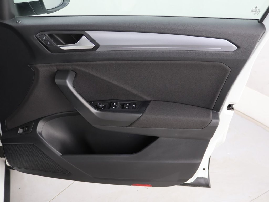 Used Volkswagen T-Roc 2022 for sale - 76665643: Photo 28