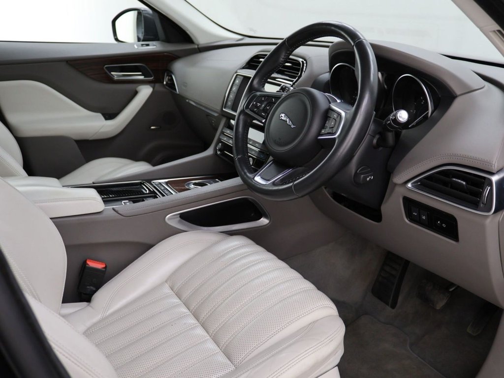 Used Jaguar F-Pace 2018 for sale - 76604391: Photo 10