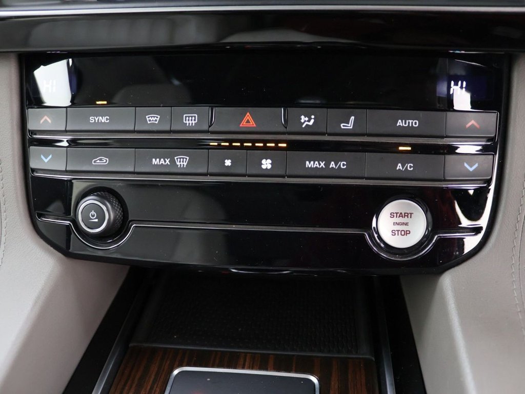 Used Jaguar F-Pace 2018 for sale - 76604391: Photo 15