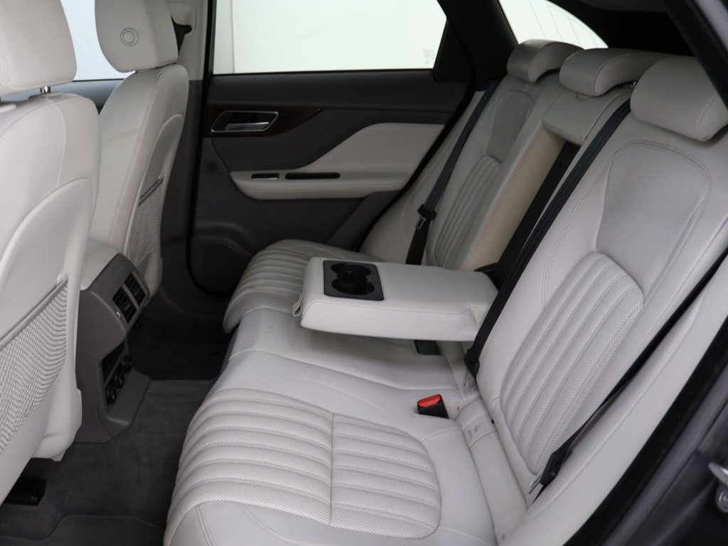 Used Jaguar F-Pace 2018 for sale - 76604391: Photo 21