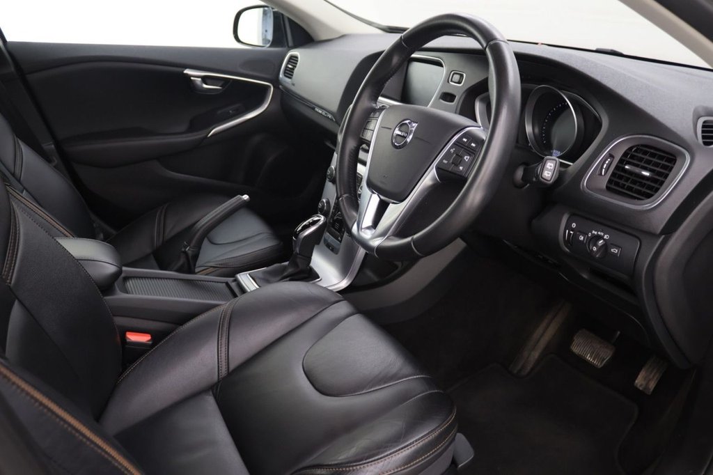 Used Volvo V40 2019 for sale - 77383898: Photo 10