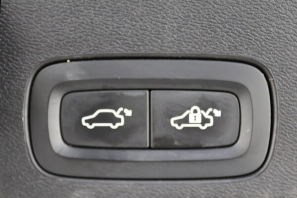 Used Volvo XC60 2018 for sale - 76068267: Photo 28