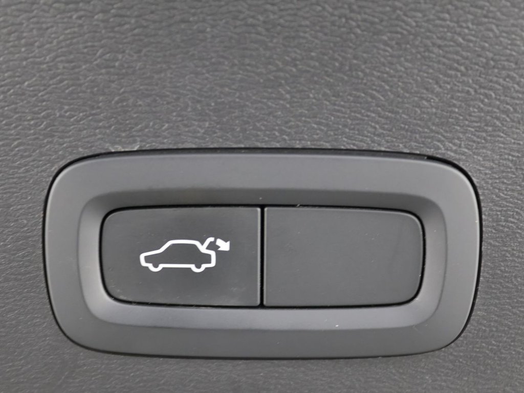 Used Volvo XC40 2021 for sale - 77049087: Photo 28