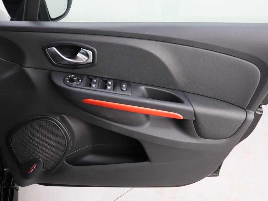 Used Renault Clio 2015 for sale - 76848071: Photo 25