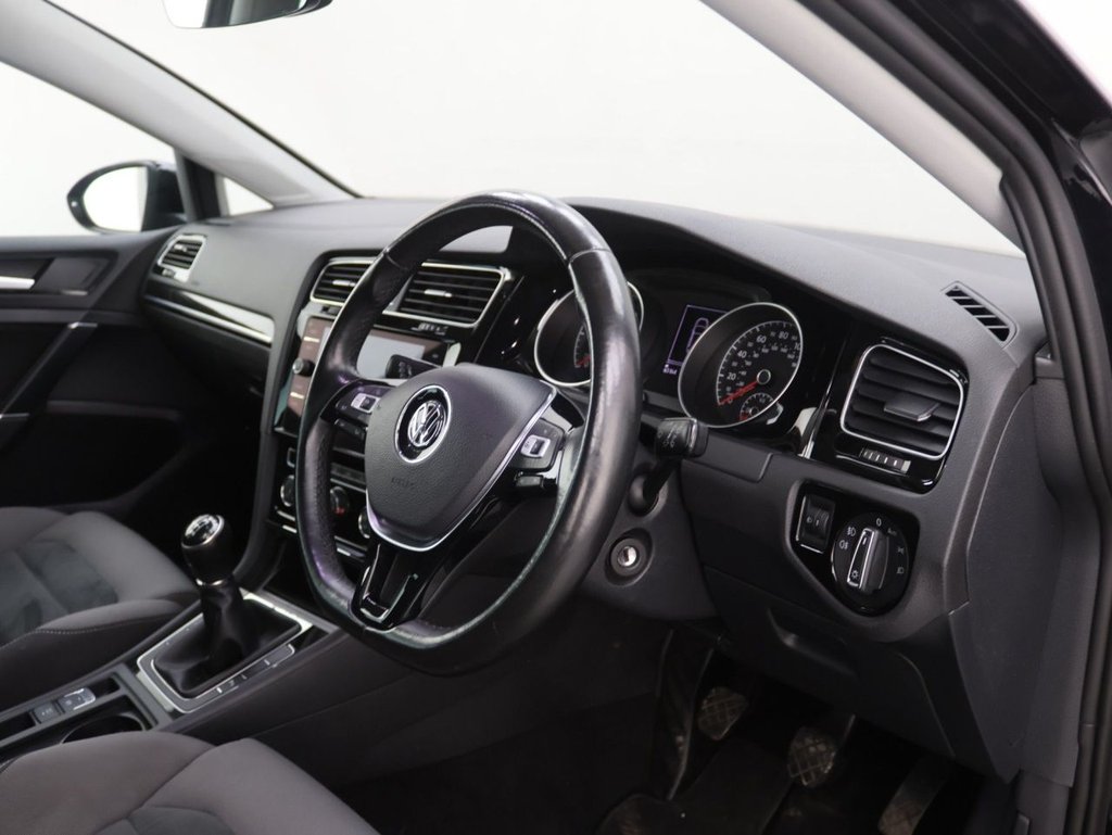 Used Volkswagen Golf 2017 for sale - 77806250: Photo 10