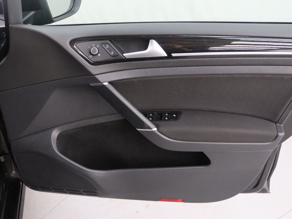 Used Volkswagen Golf 2017 for sale - 77806250: Photo 25