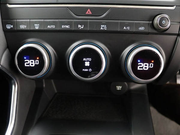 Used Jaguar E-Pace 2019 for sale - 76185213: Photo 13