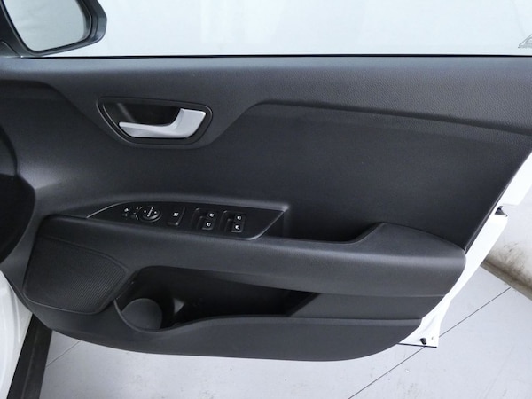 Used Kia Stonic 2021 for sale - 76162926: Photo 26
