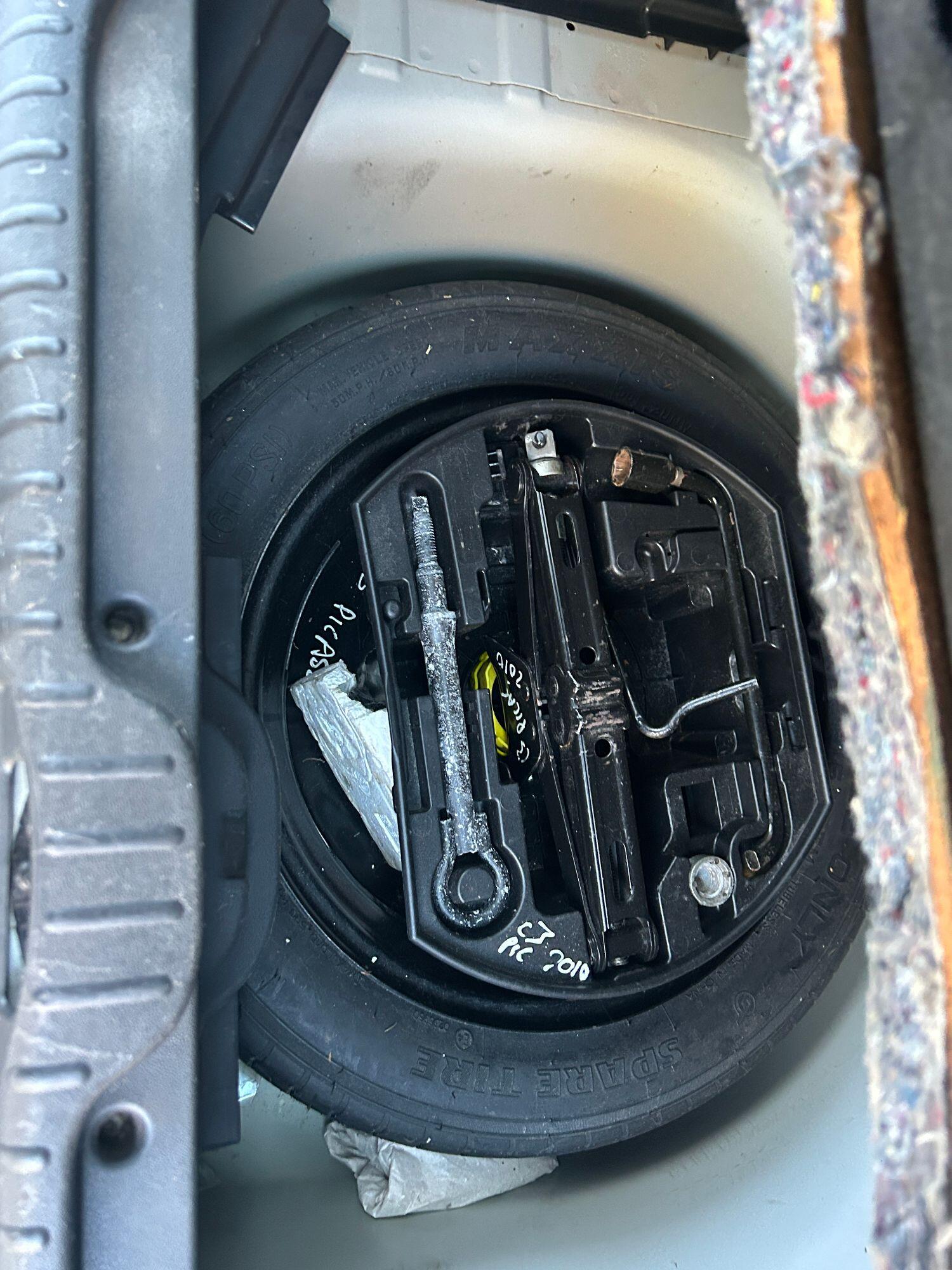 Used Citroen C3 Picasso 2013 for sale - 76114065: Photo 36