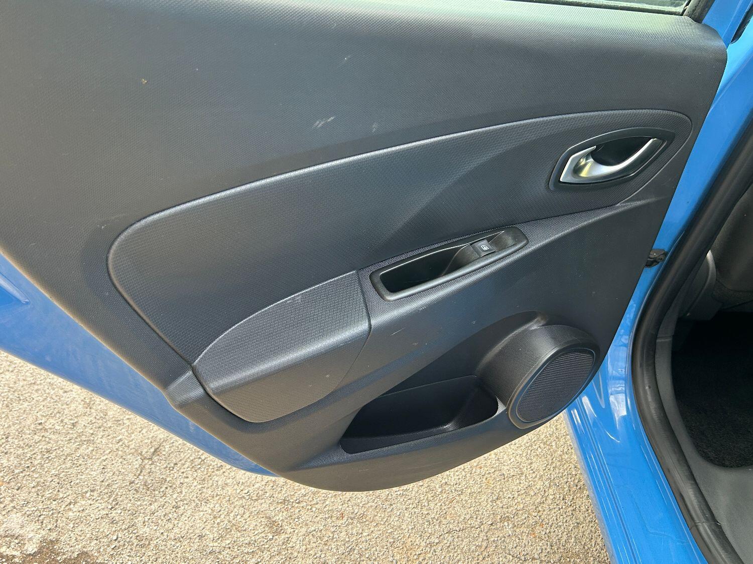 Used Renault Clio 2015 for sale - 76156759: Photo 23