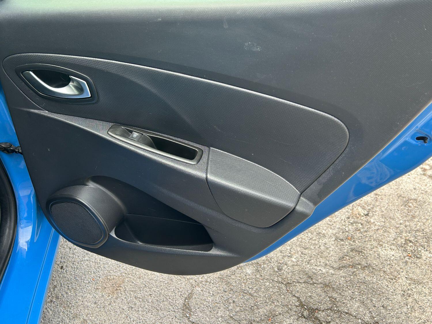Used Renault Clio 2015 for sale - 76156759: Photo 26