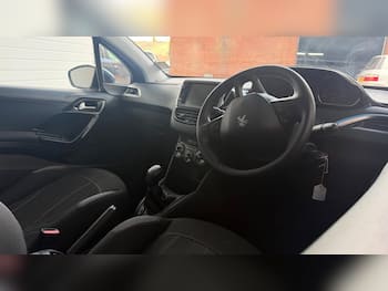 Used Peugeot 208 2013 for sale - 79848445: Photo