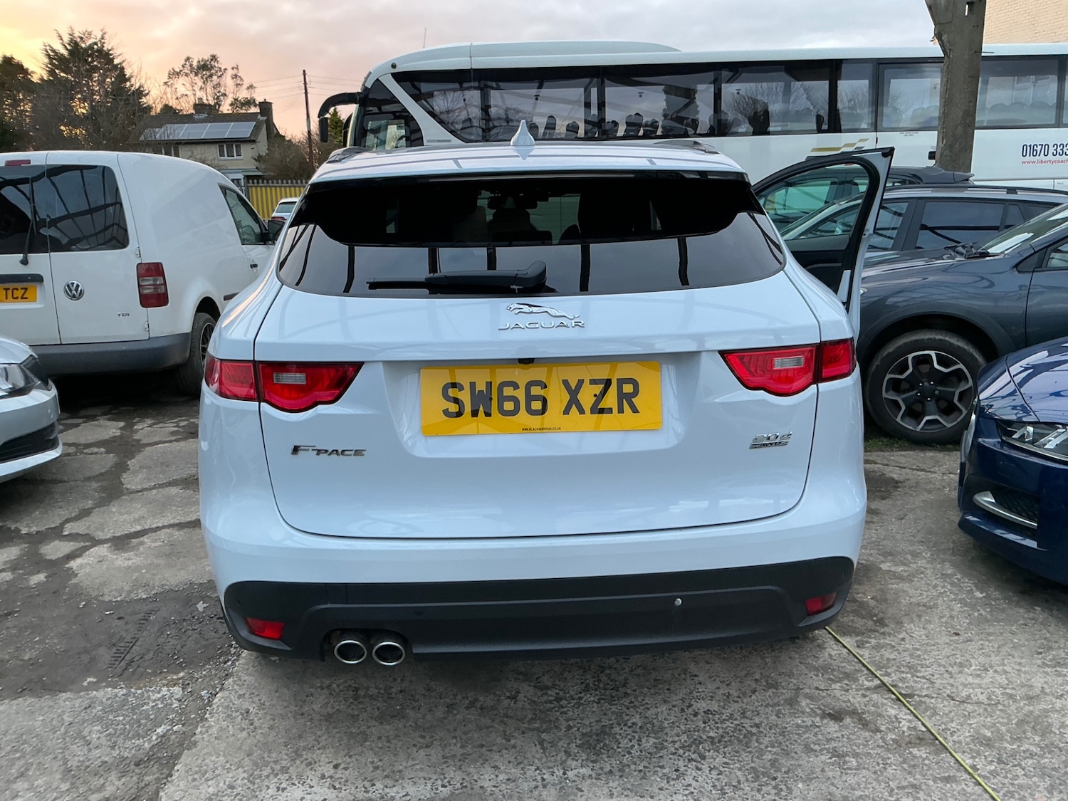 Used Jaguar F-Pace 2017 for sale - 77584815: Photo 6