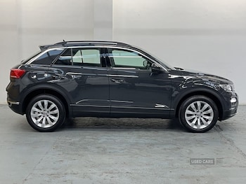 Used Volkswagen T-Roc 2020 for sale - 76296274: Photo