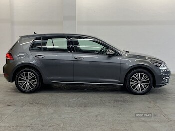 Used Volkswagen Golf 2018 for sale - 77970890: Photo