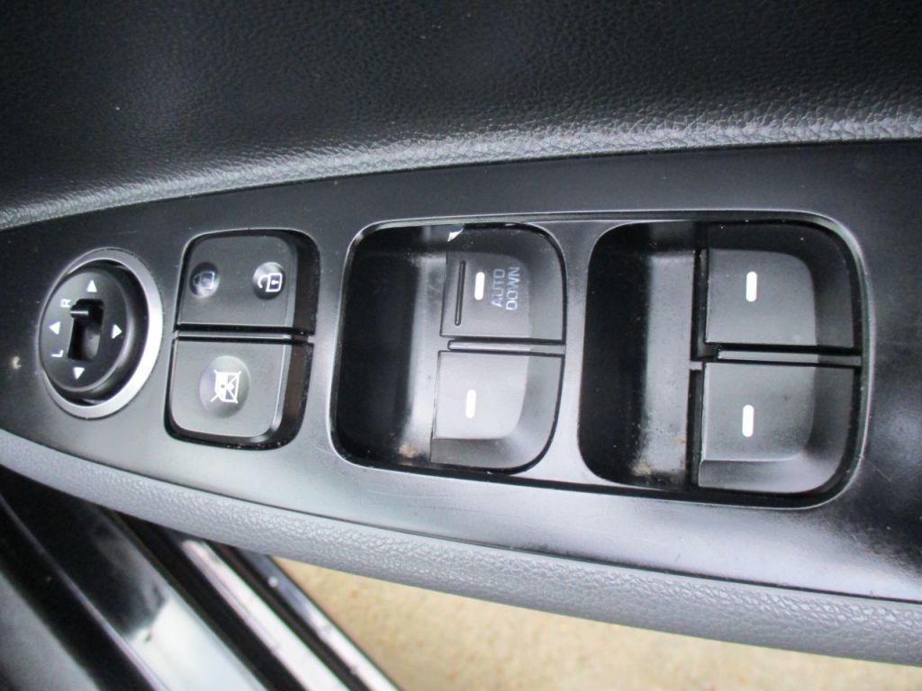 Used Hyundai i10 2017 for sale - 77825905: Photo 35