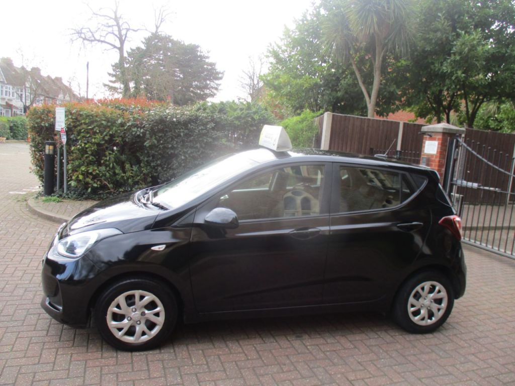 Used Hyundai i10 2017 for sale - 77825905: Photo 8