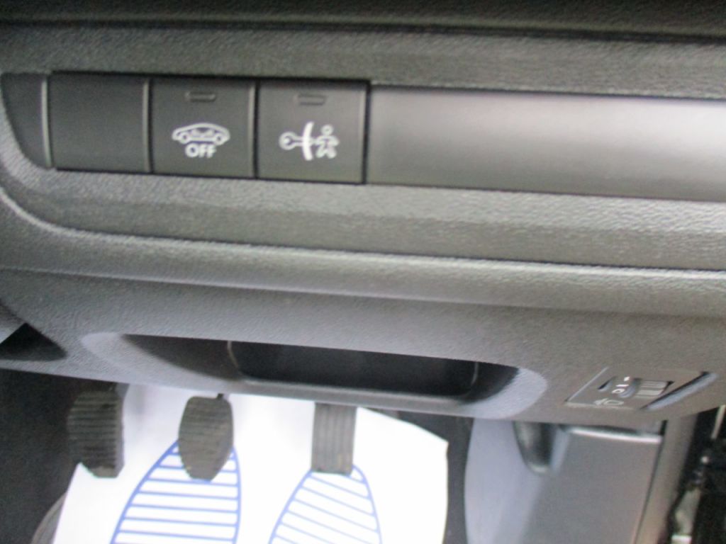 Used Peugeot 2008 2018 for sale - 77825896: Photo 33