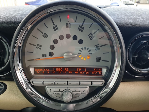 Used MINI Convertible 2009 for sale - 76137177: Photo 15