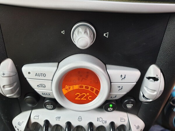 Used MINI Convertible 2009 for sale - 76137177: Photo 23