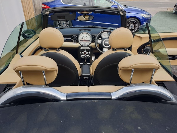 Used MINI Convertible 2009 for sale - 76137177: Photo 37