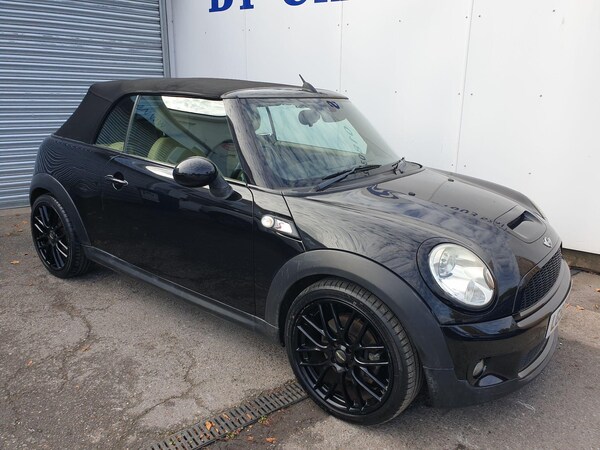 Used MINI Convertible 2009 for sale - 76137177: Photo 4