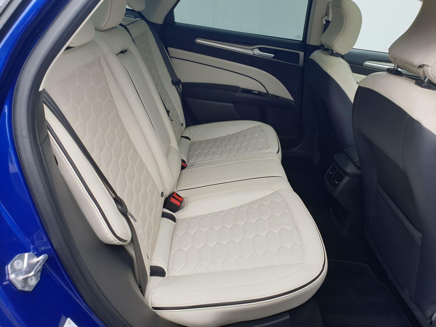 Used Ford Mondeo 2017 for sale - 75941359: Photo 48