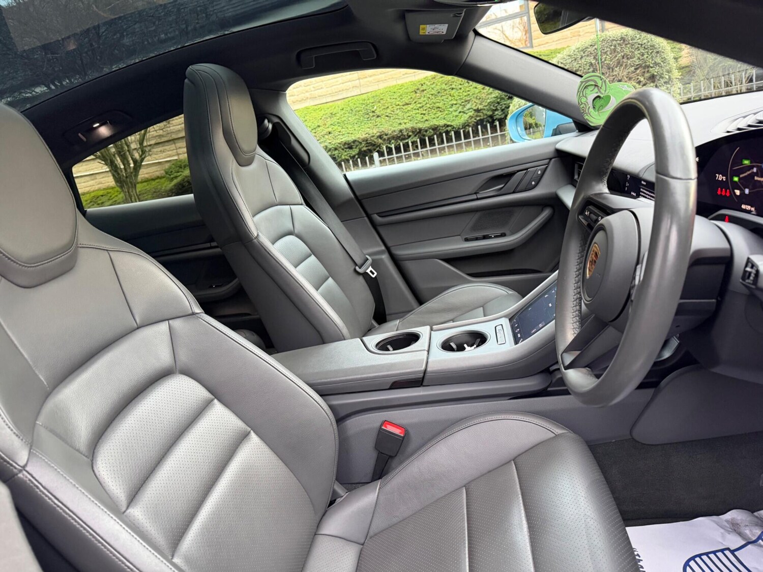 Used Porsche Taycan 2022 for sale - 77347038: Photo 19