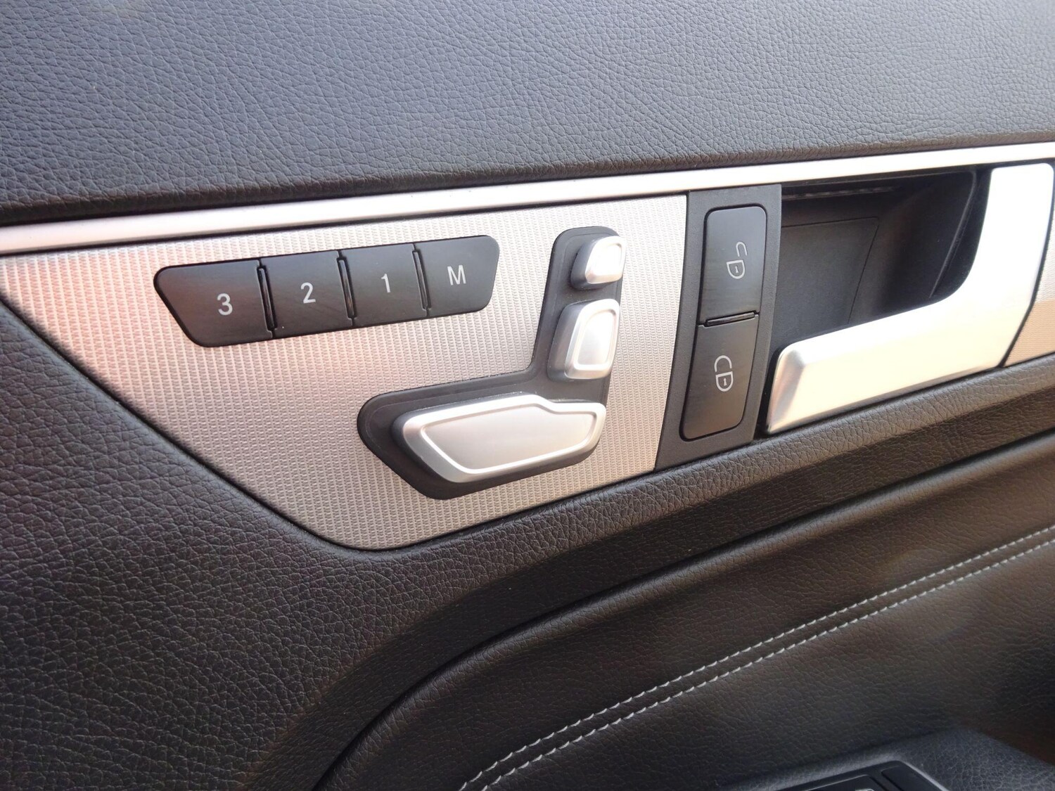 Used Mercedes-Benz E Class for sale - 76239996: Photo 31