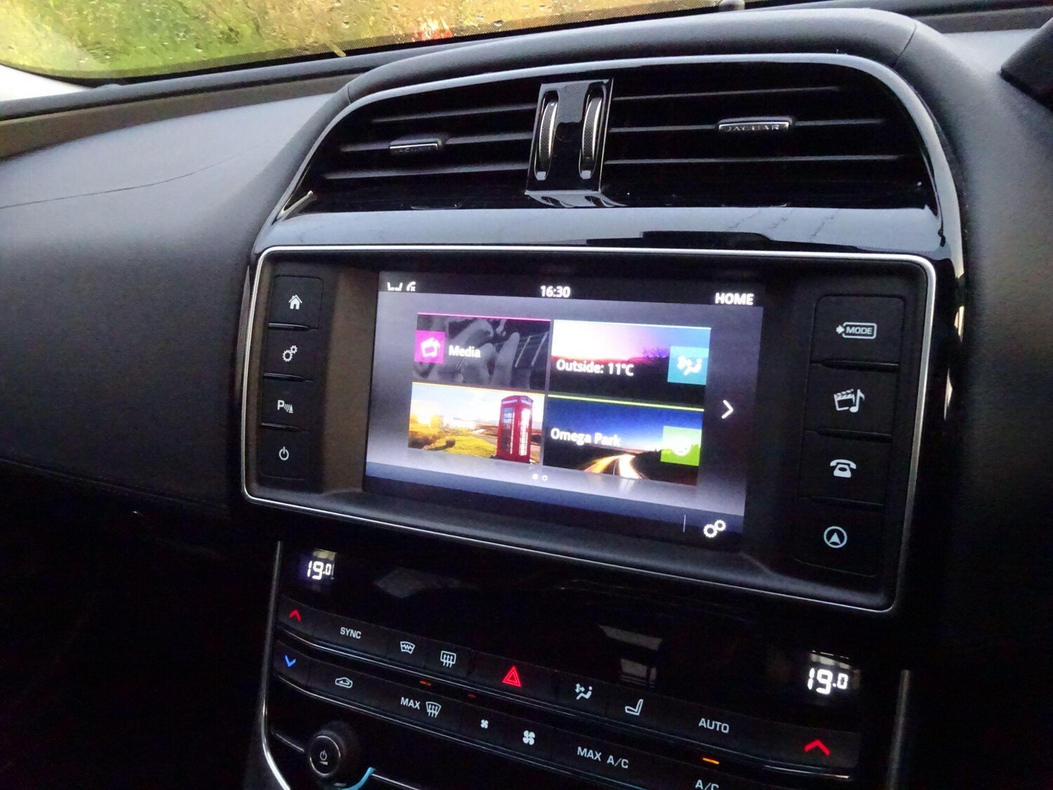 Used Jaguar XE 2016 for sale - 76539090: Photo 29