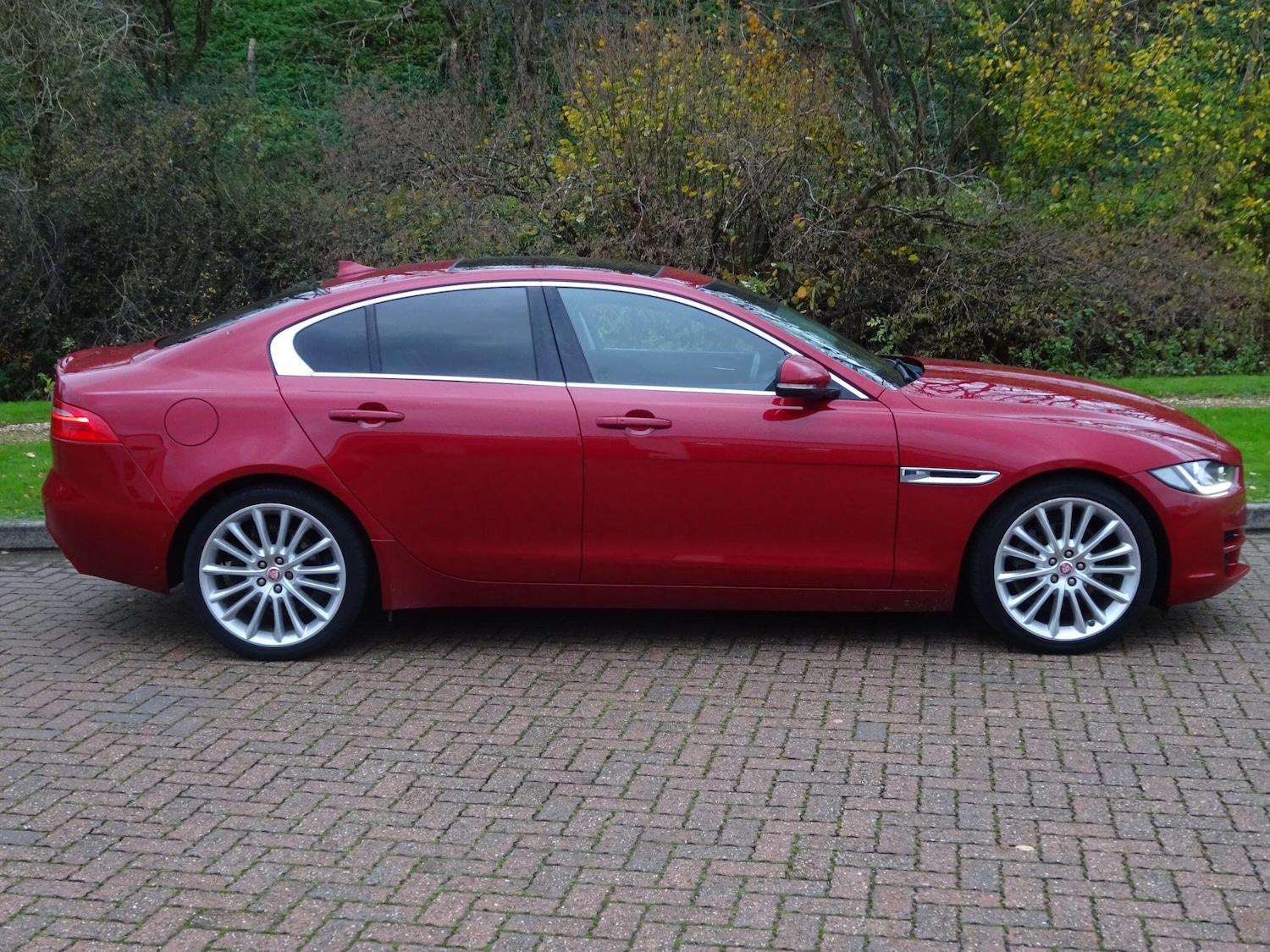 Used Jaguar XE 2016 for sale - 76539090: Photo 6