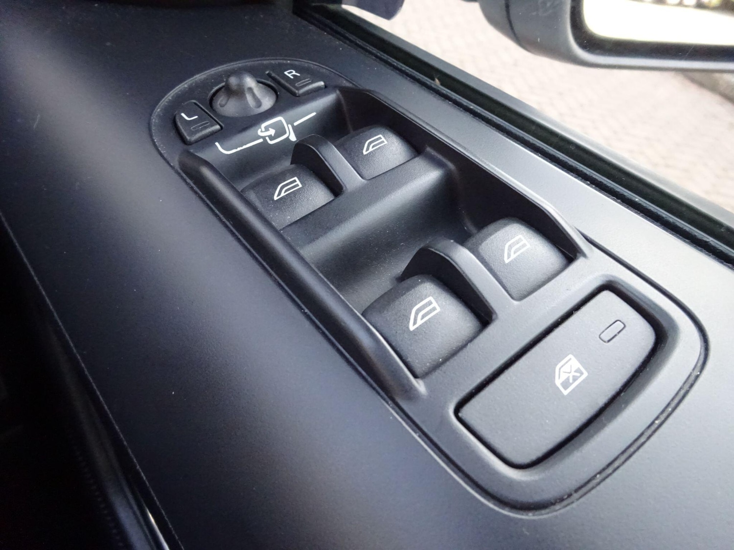 Used Land Rover Freelander 2013 for sale - 77671035: Photo 39