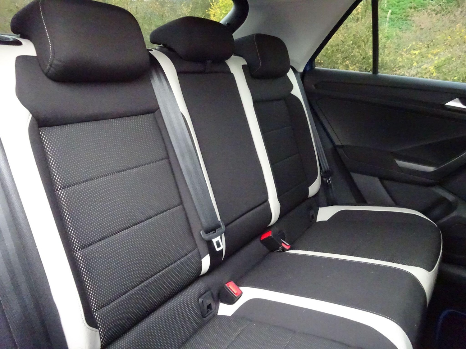 Used Volkswagen T-Roc 2018 for sale - 76472675: Photo 24