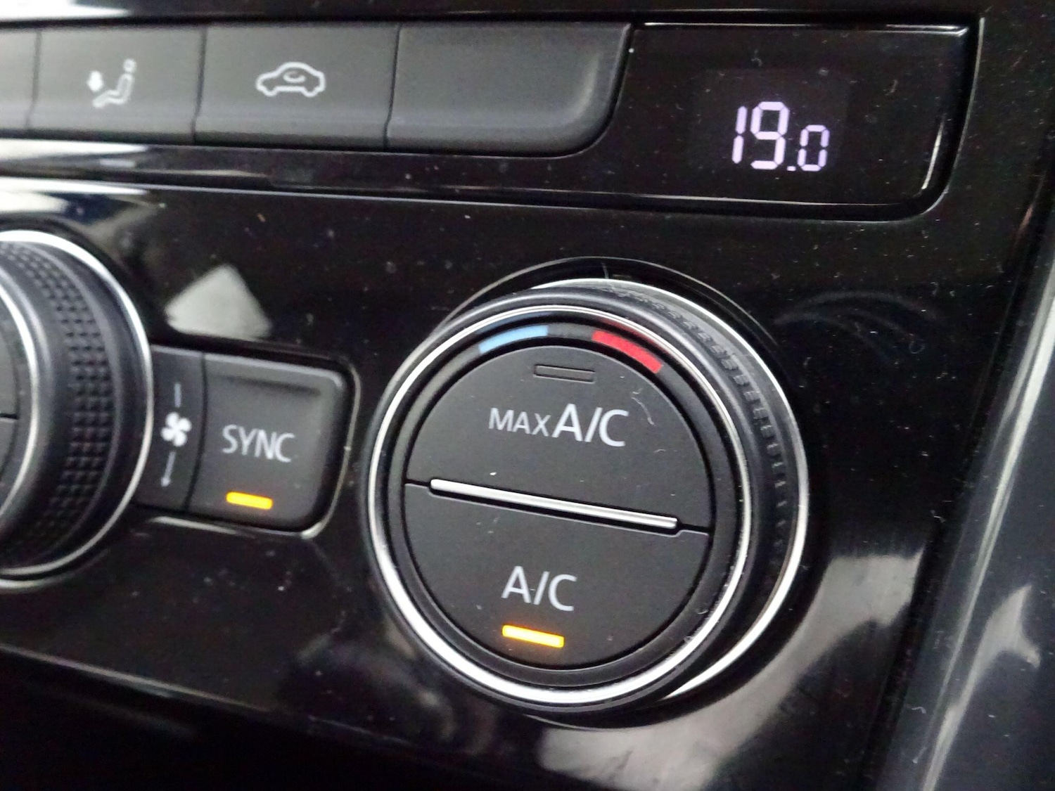 Used Volkswagen T-Roc 2018 for sale - 76472675: Photo 42