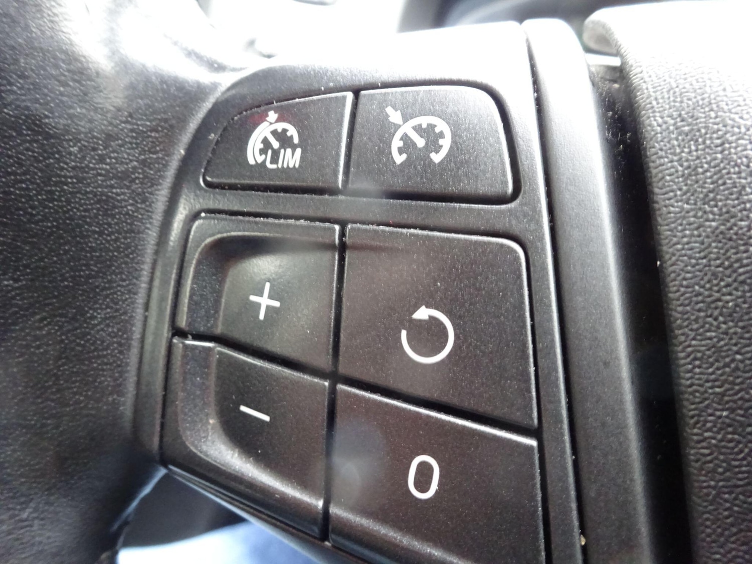 Used Volvo V60 2015 for sale - 77838447: Photo 15