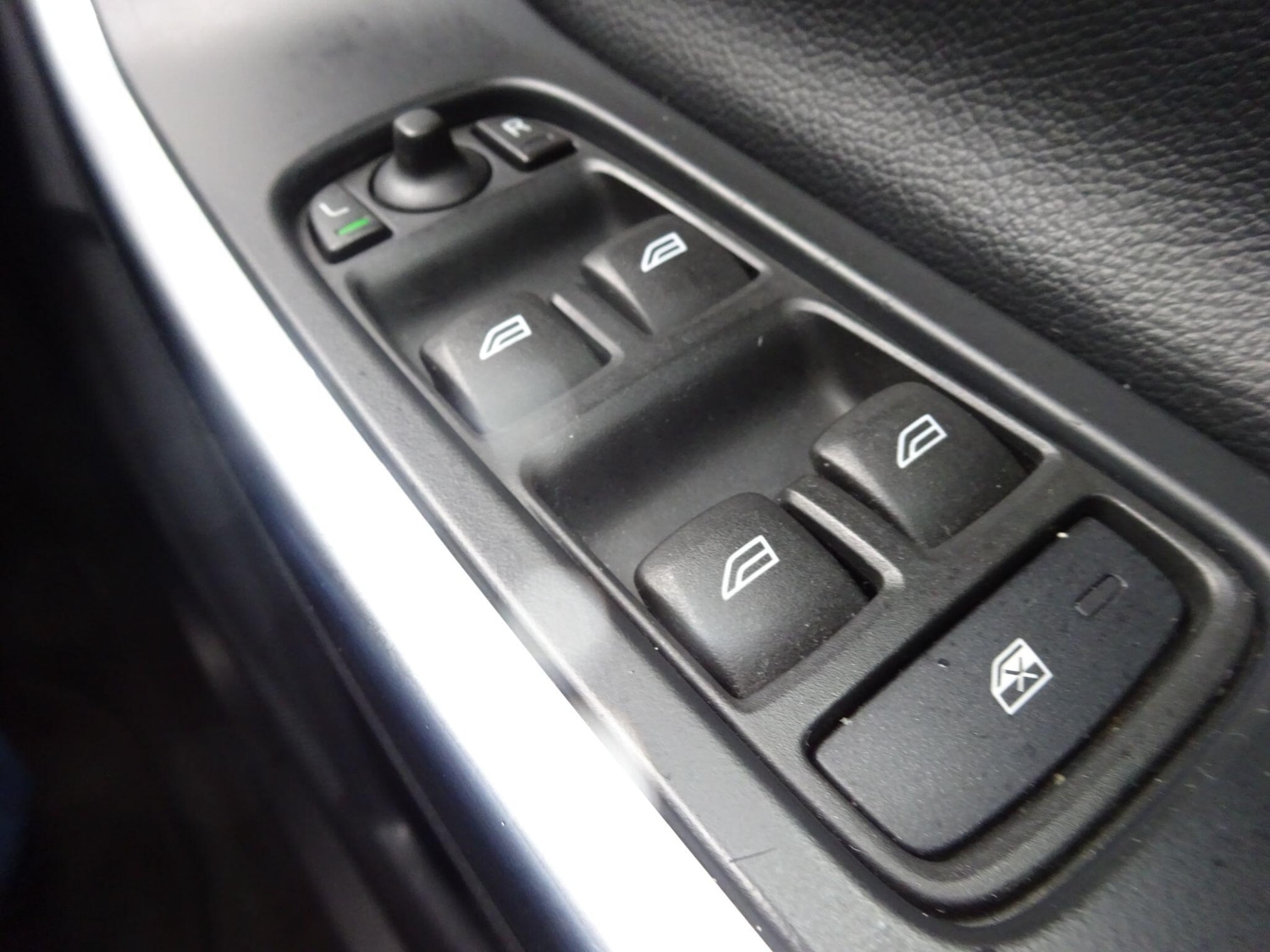 Used Volvo V60 2015 for sale - 77838447: Photo 16