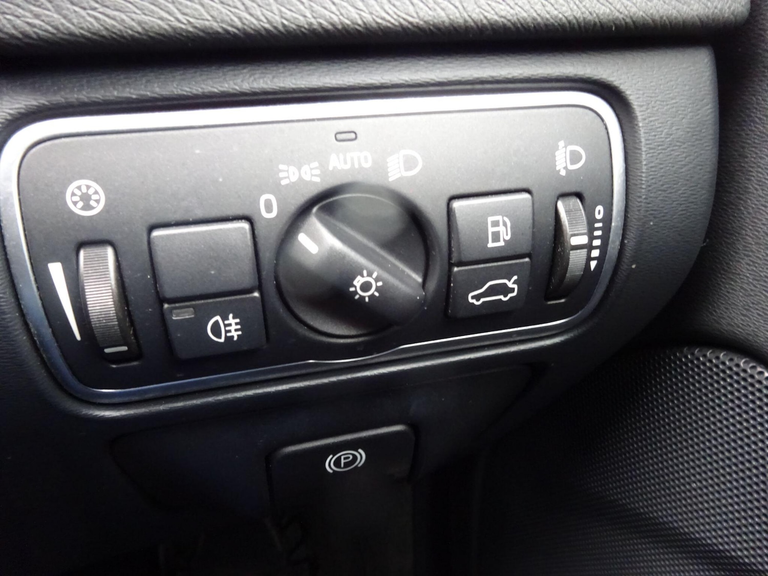 Used Volvo V60 2015 for sale - 77838447: Photo 17