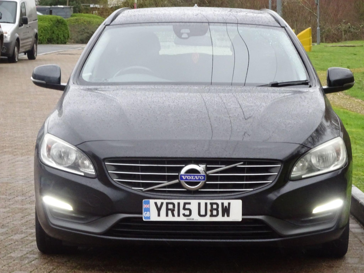 Used Volvo V60 2015 for sale - 77838447: Photo 2