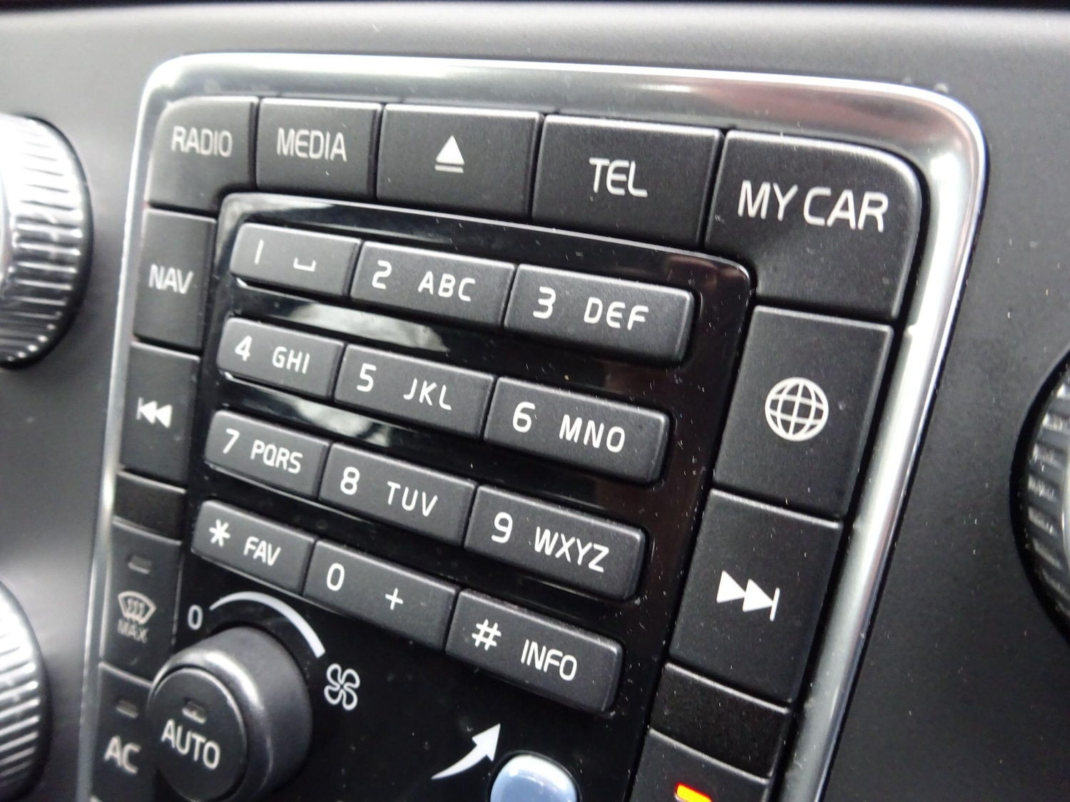 Used Volvo V60 2015 for sale - 77838447: Photo 21