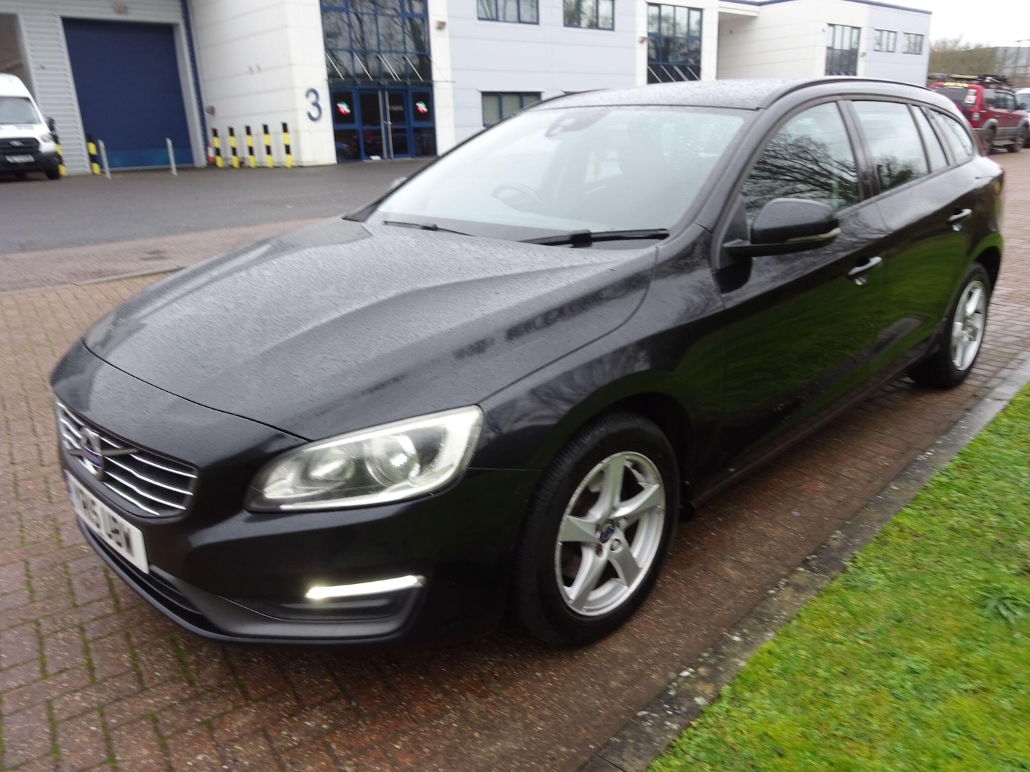 Used Volvo V60 2015 for sale - 77838447: Photo 3
