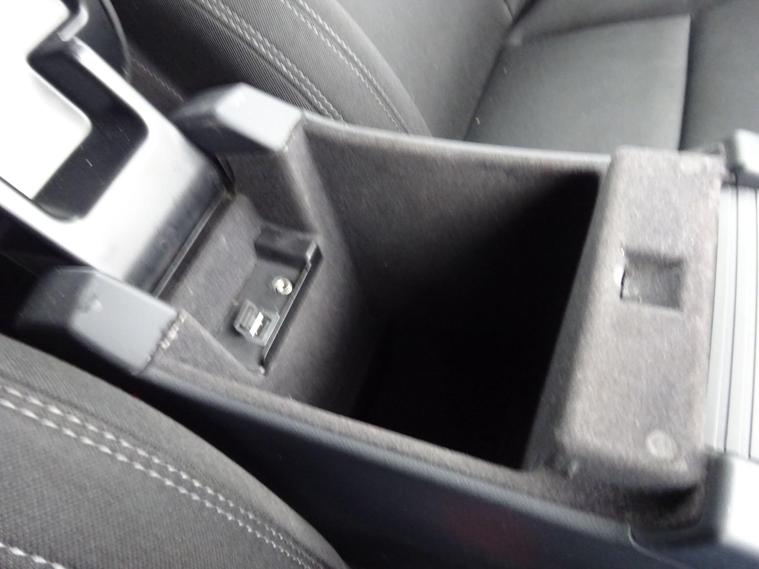 Used Volvo V60 2015 for sale - 77838447: Photo 35