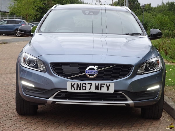Used Volvo V60 Cross Country 2017 for sale - 75634185: Photo 2
