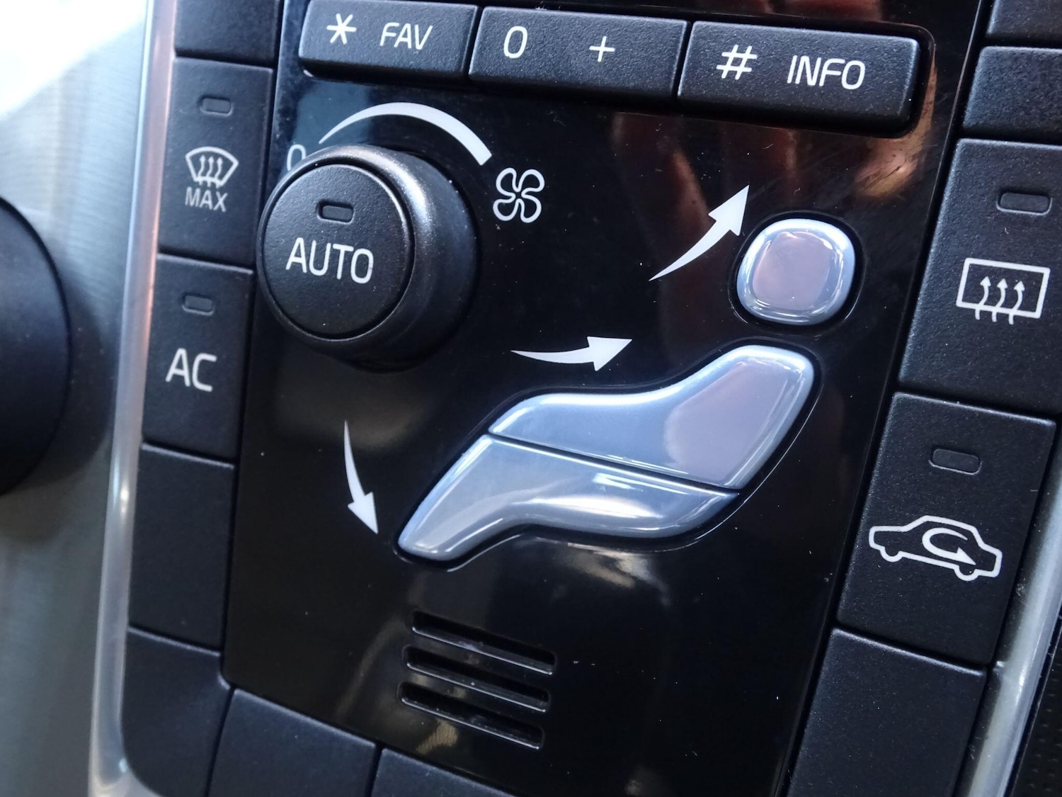 Used Volvo XC60 2016 for sale - 76608344: Photo 40