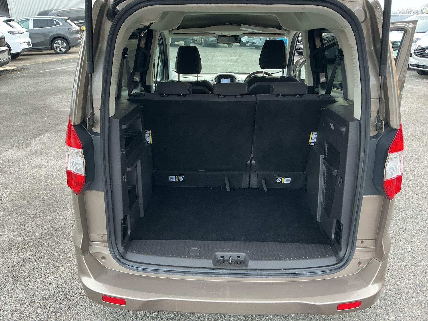 Used Ford Tourneo Courier 2018 for sale - 77598009: Photo 16