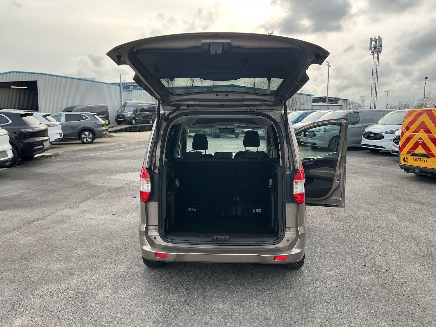 Used Ford Tourneo Courier 2018 for sale - 77598009: Photo 17