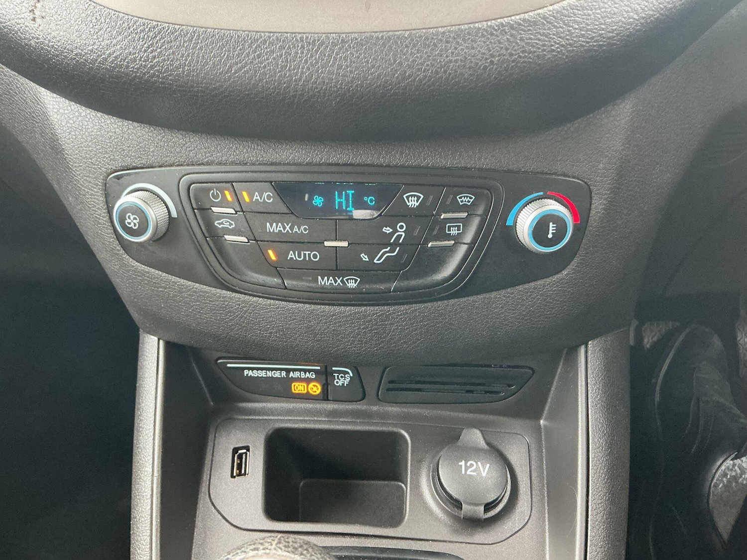 Used Ford Tourneo Courier 2018 for sale - 77598009: Photo 24